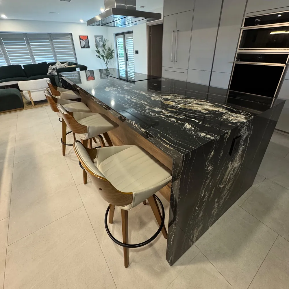 Clean black marble kitchen island with stools after a Cleaning Echo cleaning